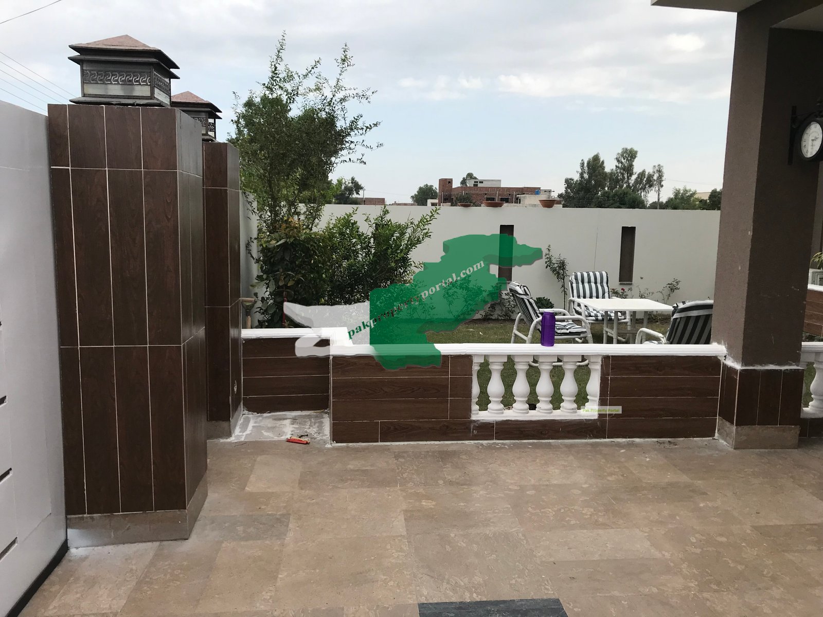 One Kanal Beautiful Single storey corner house