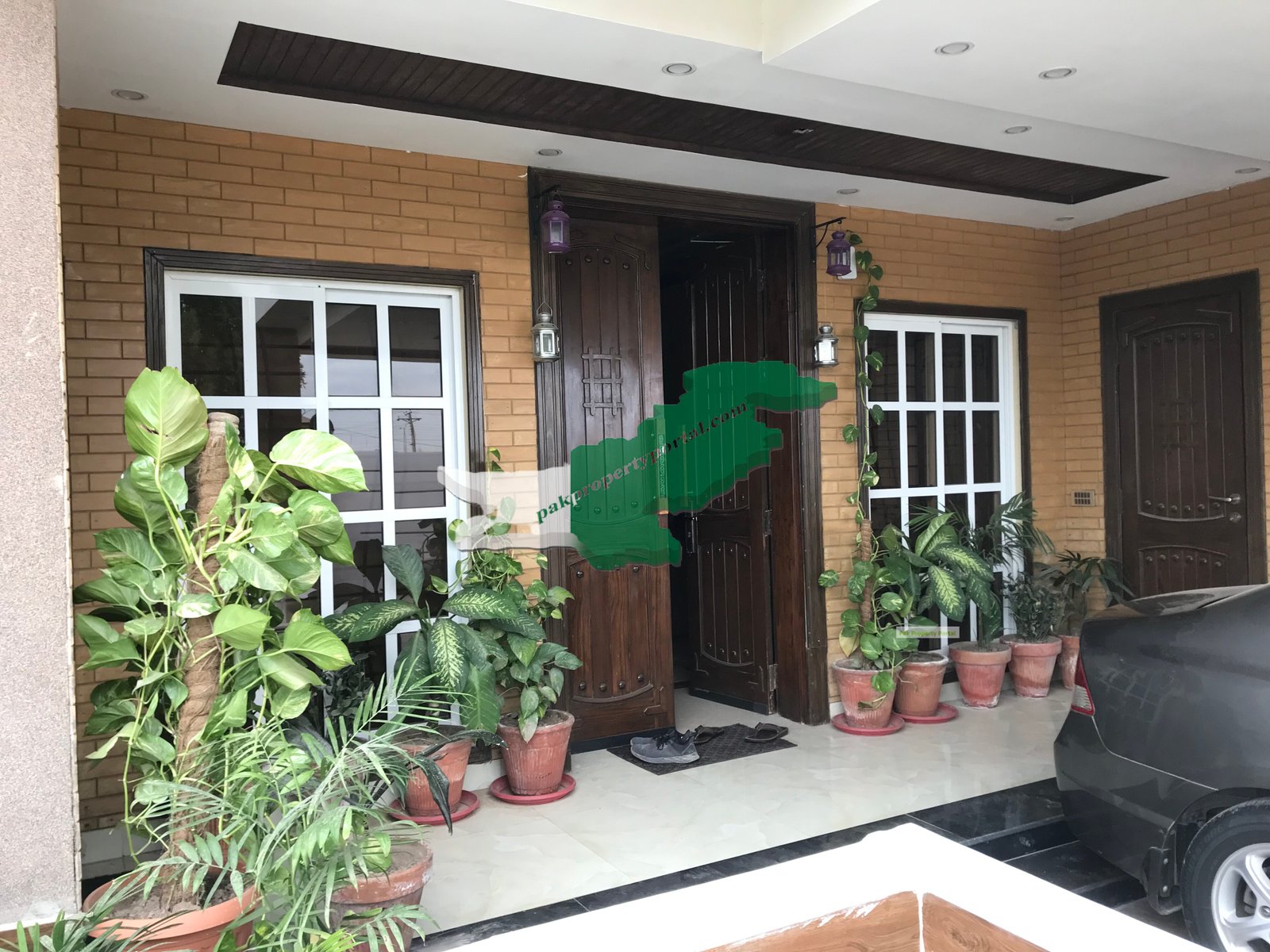 One Kanal Beautiful Single storey corner house