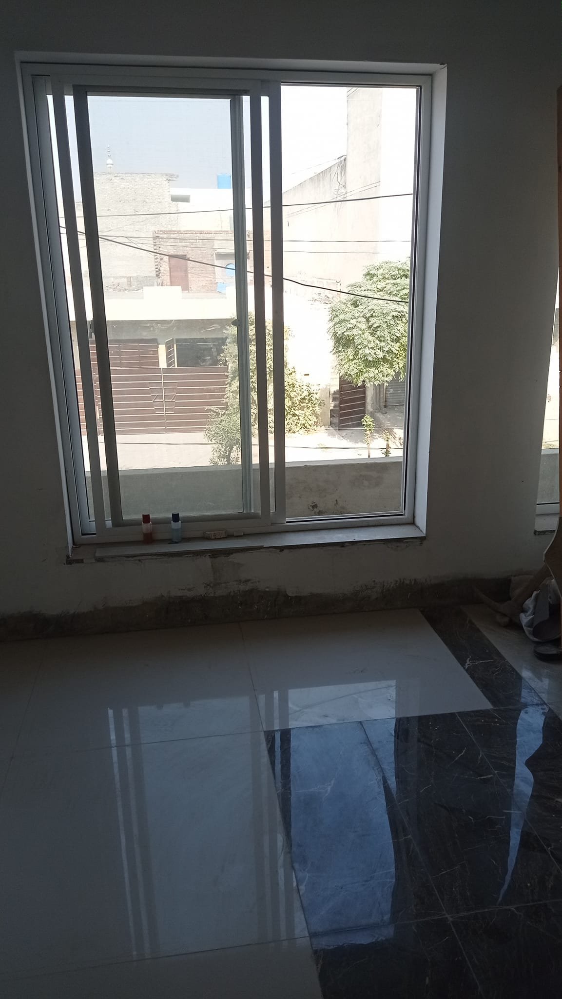 Flat available for rent Near UCP Shoukatkhanum Lahore