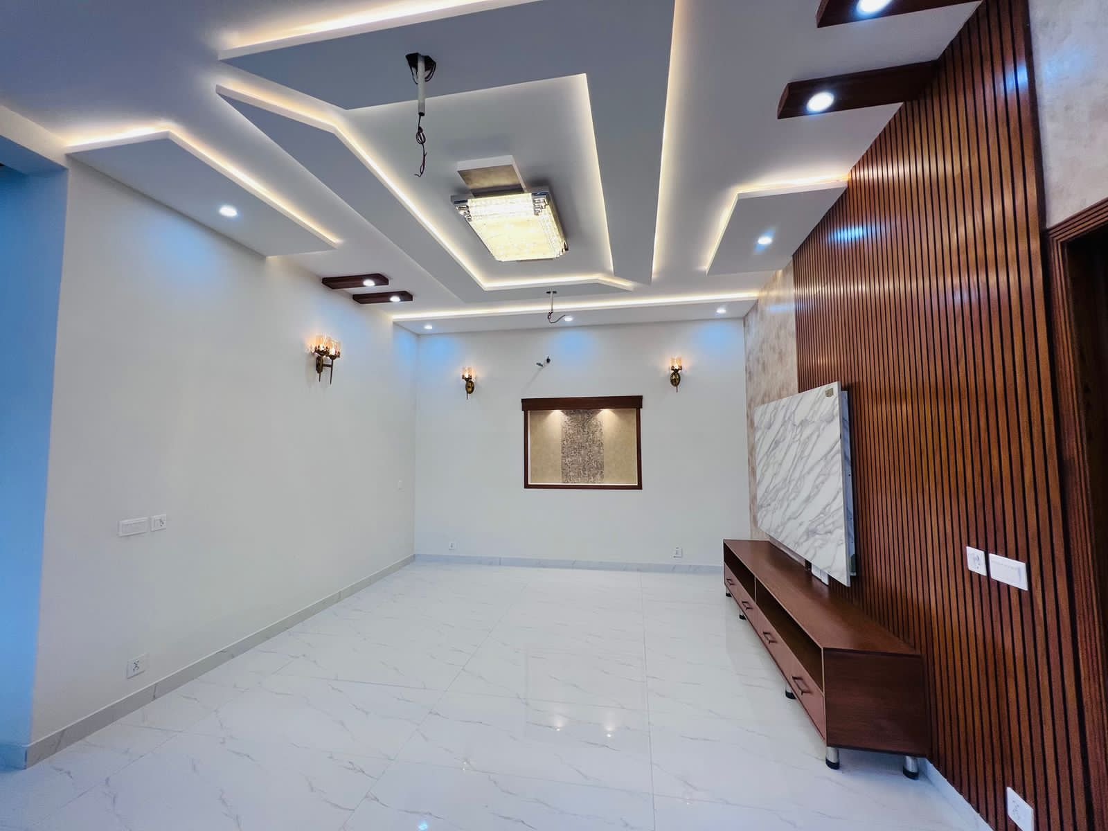 8 Marla Beautiful House for sale in Bahria Orchard Lahore