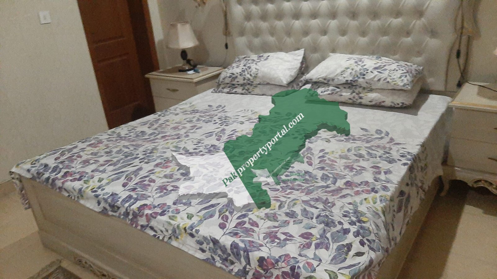 10 Marla Facing Park House for sale in PIA Colony Lahore