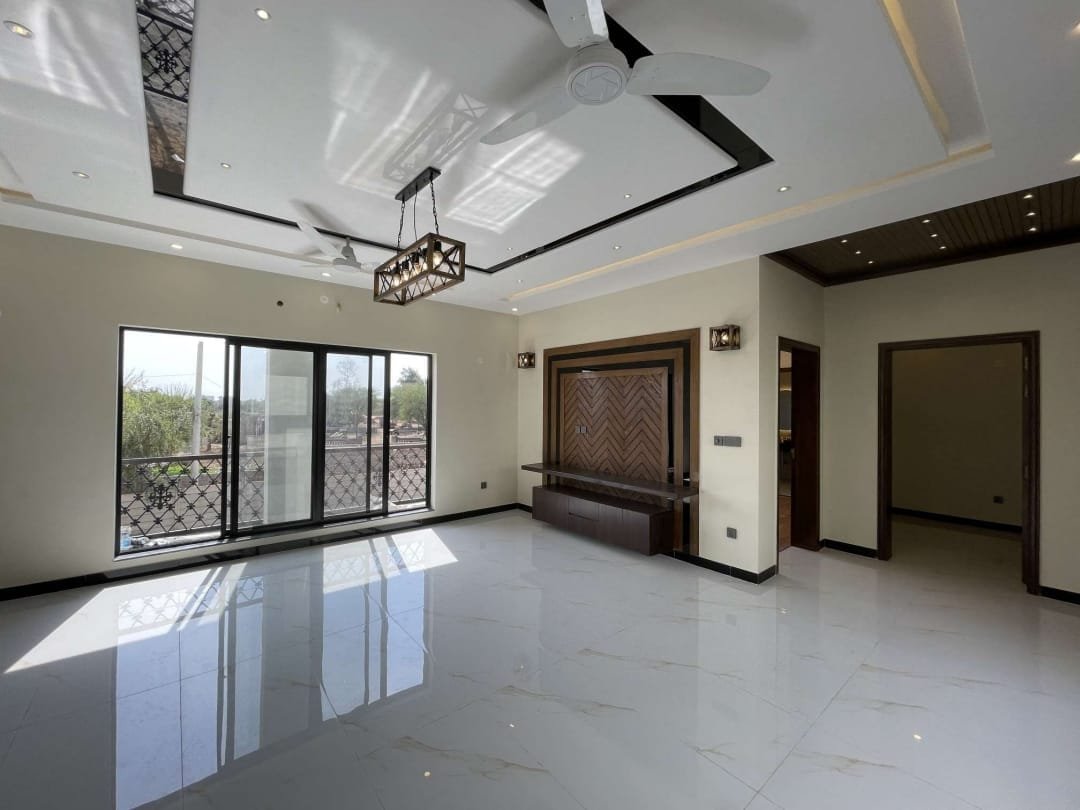 1 Kanal brand new house for sale in Janiper Block Bahria Town Lahore