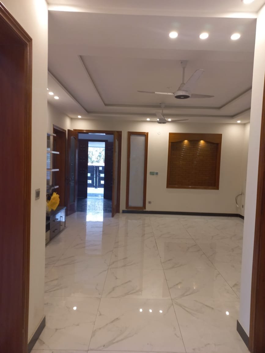 16 Marla House For Rent Tariq Garden Lahore