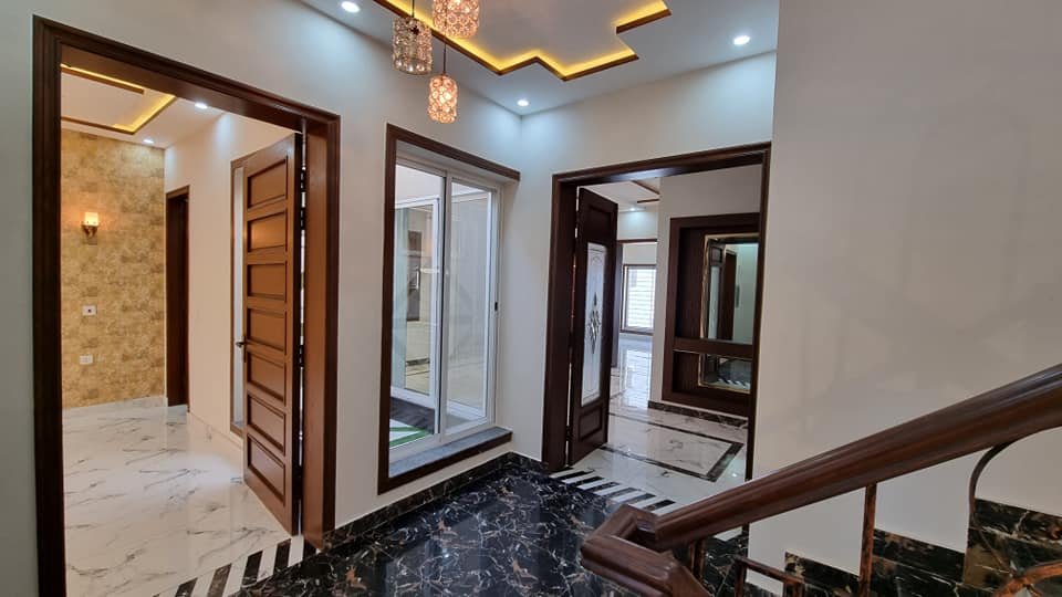 10 Marla house  For Sale at Bahria Town Lahore