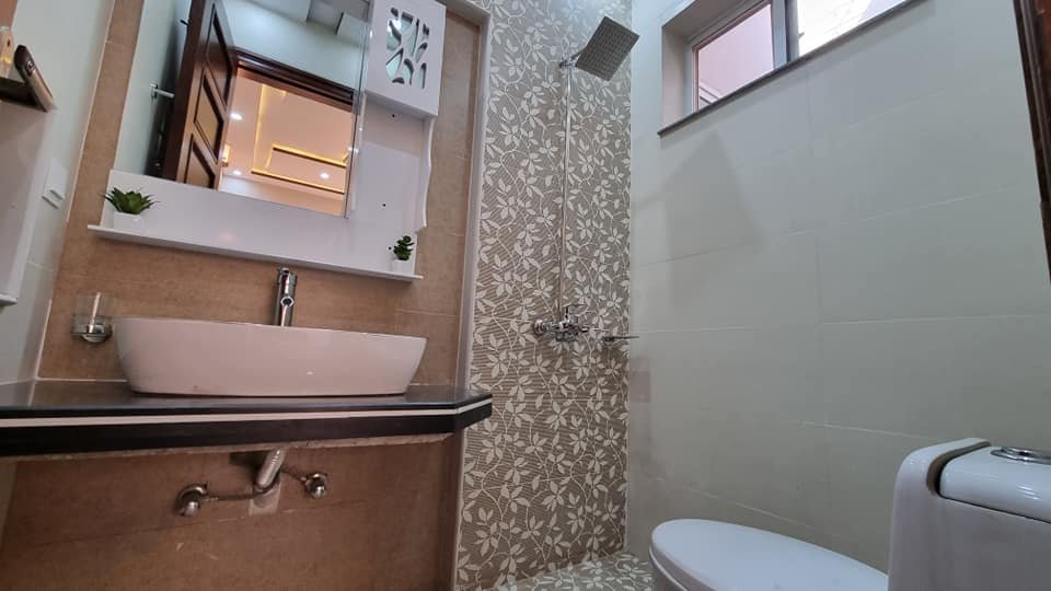 10 Marla house  For Sale at Bahria Town Lahore