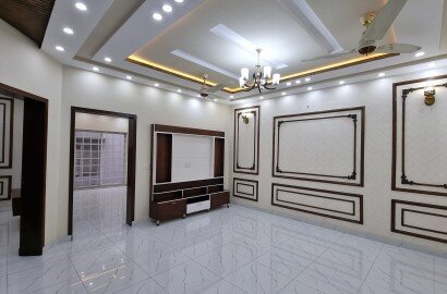 10 Marla brand new double story beautiful for sale in Bahria town Lahore