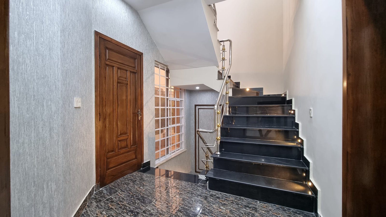 10 Marla brand new double story beautiful for sale in Bahria town Lahore