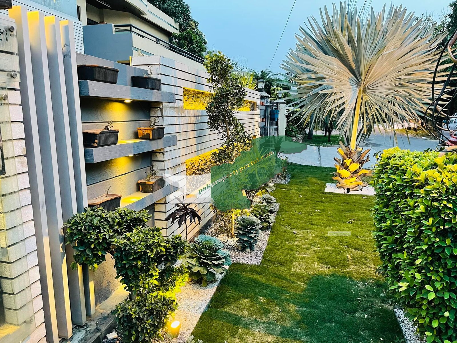 MOST BEAUTIFUL 1 KANAL HOUSE FOR SALE  PH 2 T BLOCK NEAR LALKIK JAAN CHOCK Lahore