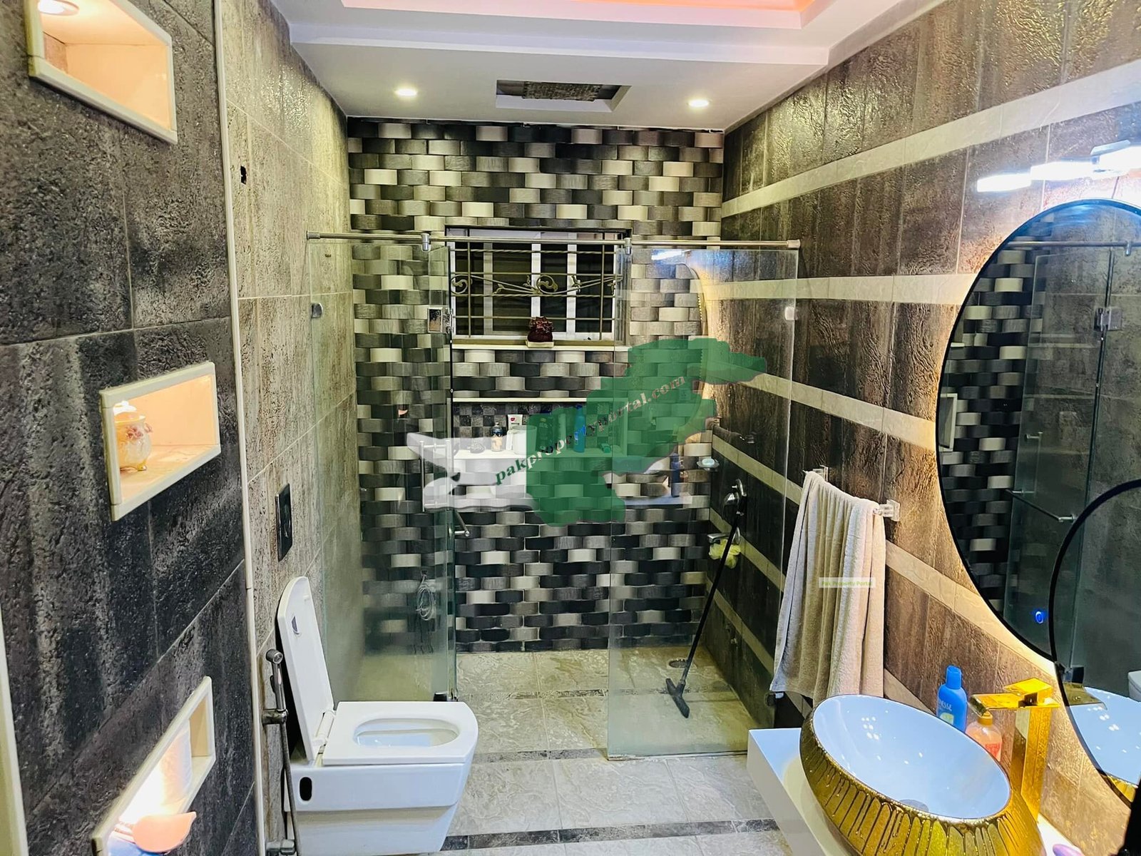 MOST BEAUTIFUL 1 KANAL HOUSE FOR SALE  PH 2 T BLOCK NEAR LALKIK JAAN CHOCK Lahore