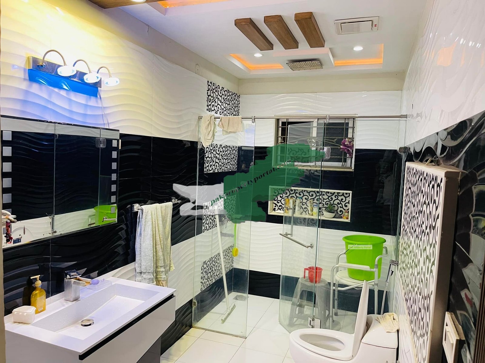 MOST BEAUTIFUL 1 KANAL HOUSE FOR SALE  PH 2 T BLOCK NEAR LALKIK JAAN CHOCK Lahore