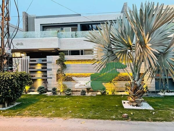 MOST BEAUTIFUL 1 KANAL HOUSE FOR SALE  PH 2 T BLOCK NEAR LALKIK JAAN CHOCK Lahore
