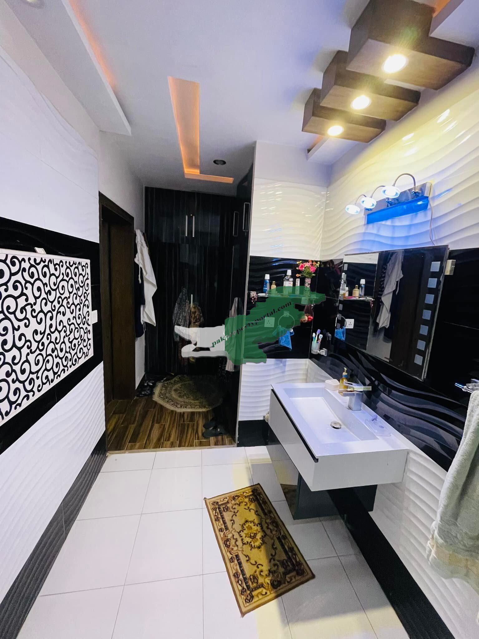 MOST BEAUTIFUL 1 KANAL HOUSE FOR SALE  PH 2 T BLOCK NEAR LALKIK JAAN CHOCK Lahore