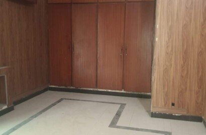 10 Marla's old house House For Sale in   Z - Block DHA Phase 3 Lahore