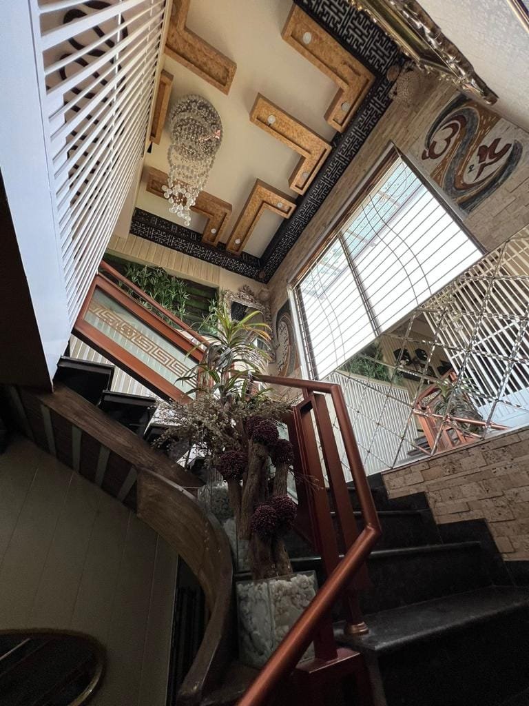 1 Kanal Modern design slightly use the house for sale in C Block Phase 6  DHA LAHORE