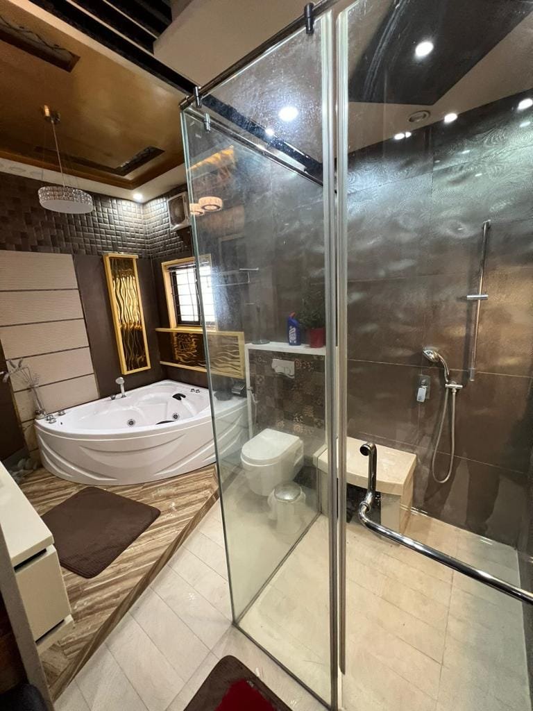 1 Kanal Modern design slightly use the house for sale in C Block Phase 6  DHA LAHORE