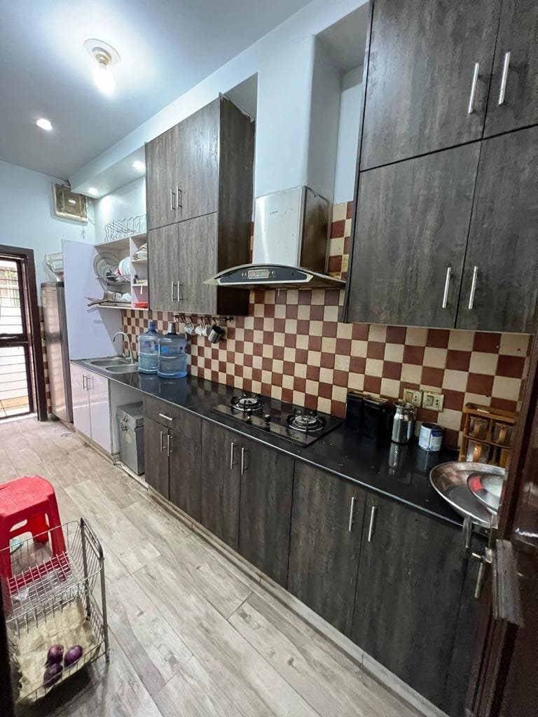 1 Kanal Modern design slightly use the house for sale in C Block Phase 6  DHA LAHORE