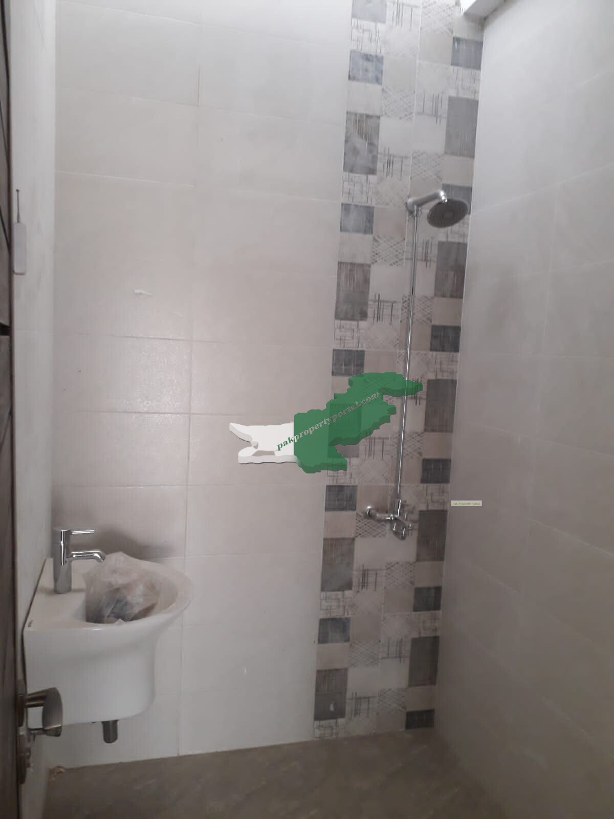 8MARLA Double storey house available for rent  in Bahria Orchard Lahore