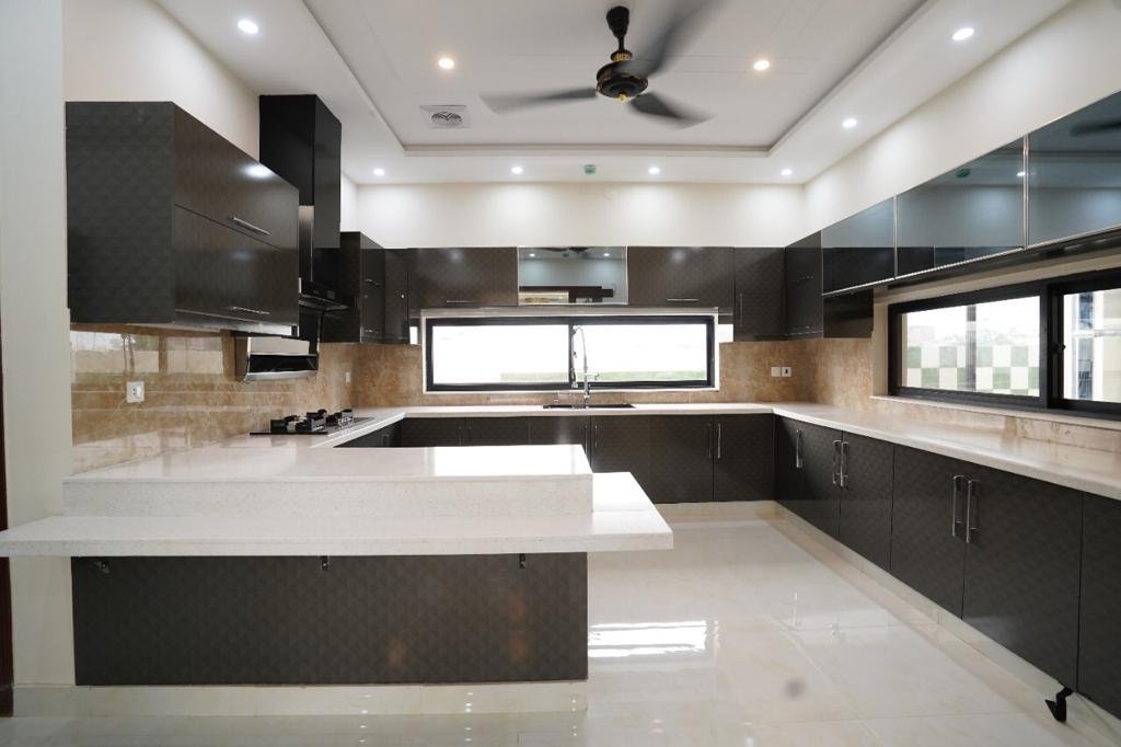 01 Kanal Stunning Bunglow Available for Sale In DHA Lahore