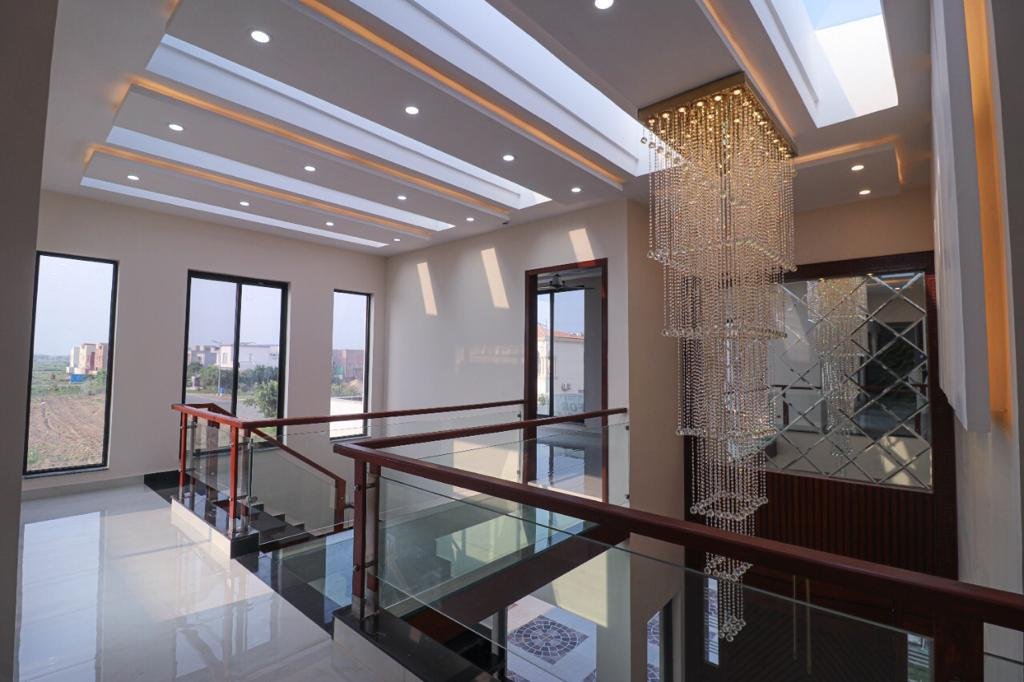 01 Kanal Stunning Bunglow Available for Sale In DHA Lahore