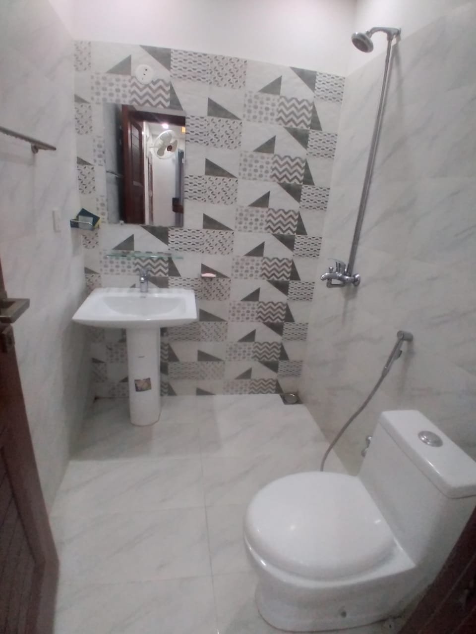 1 Bed fully Furnished Apartment For Rent in bahria town Lahore