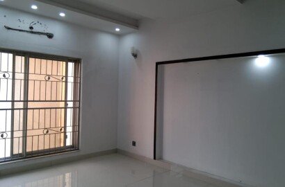 10 Marla New portion for Rent in Bahria town Lahore