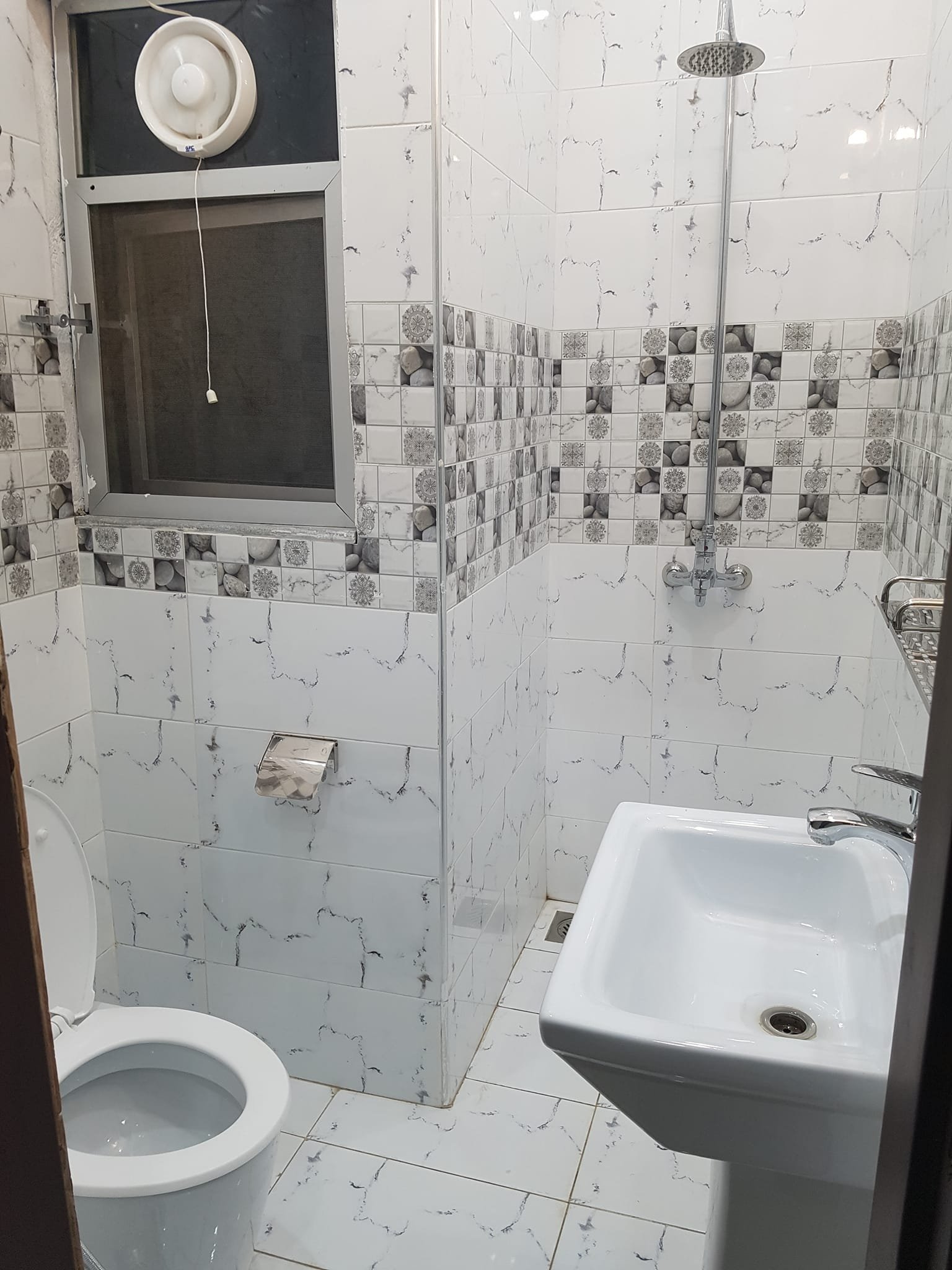 Single Bed Room Flat available For Rent in Bahria town Lahore
