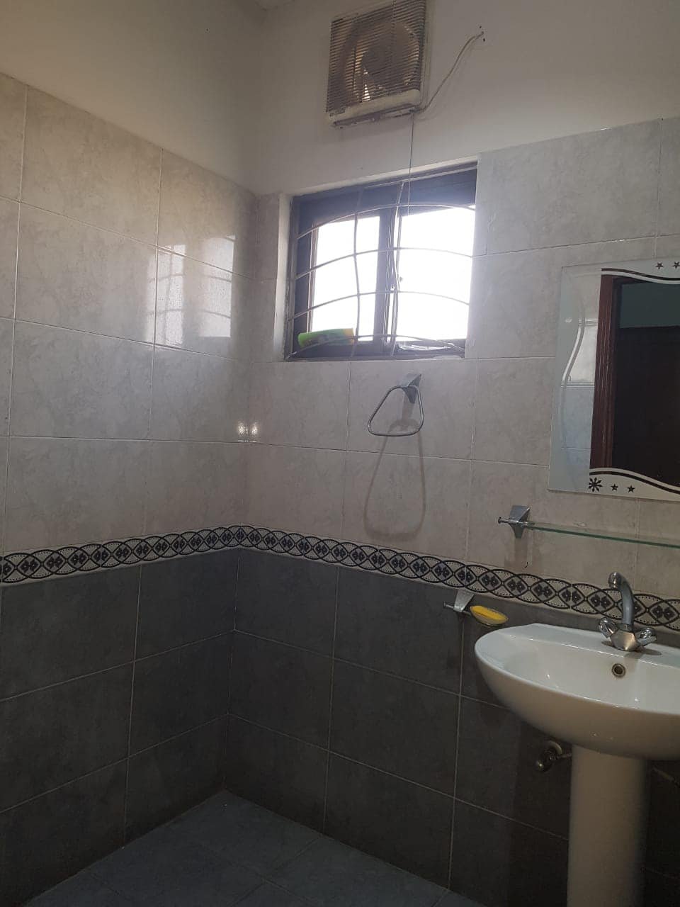 5 Marla House available for Rent in Bahria town Lahore