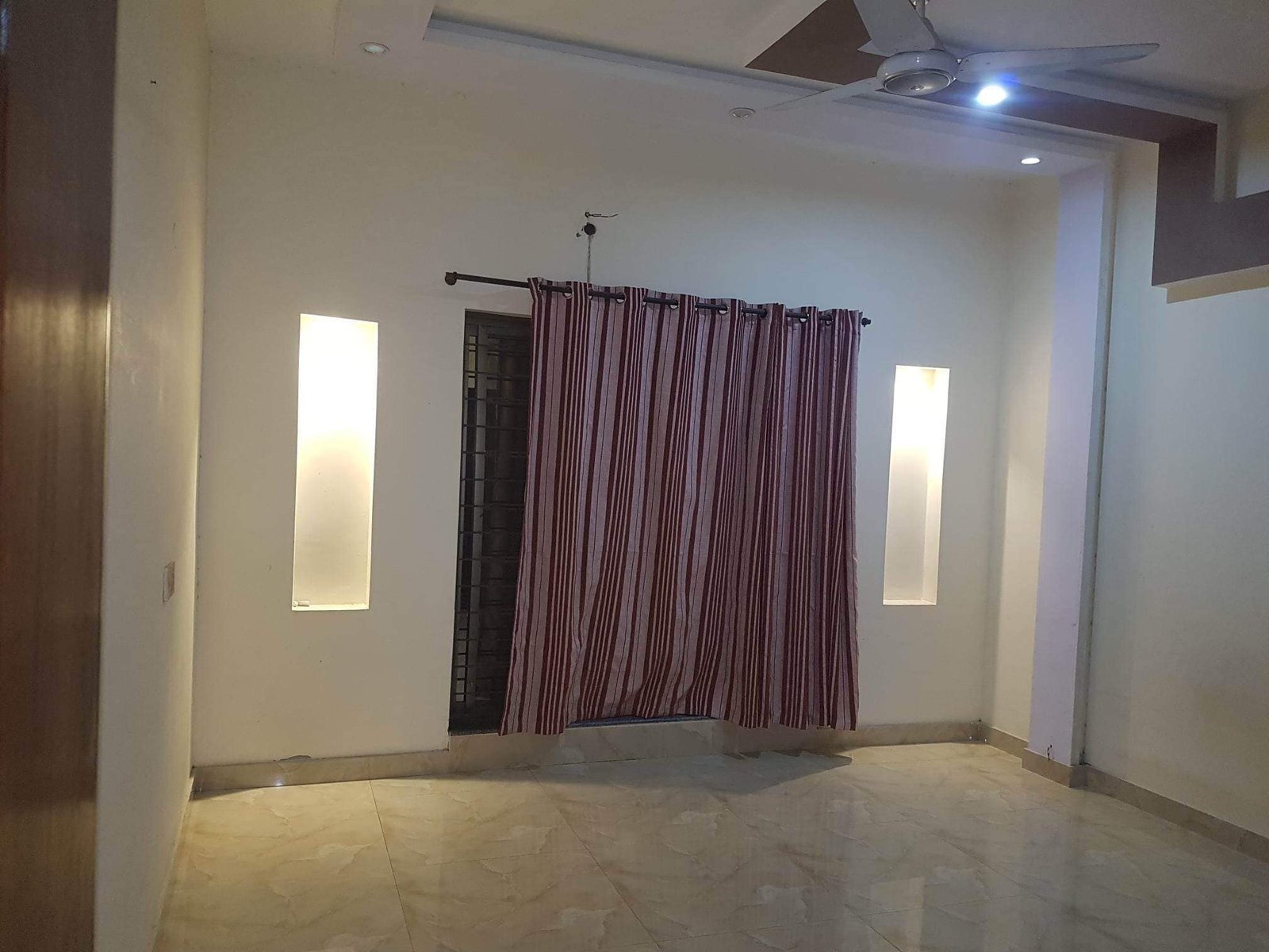 10 Marla portion for Rent Bahria town Lahore