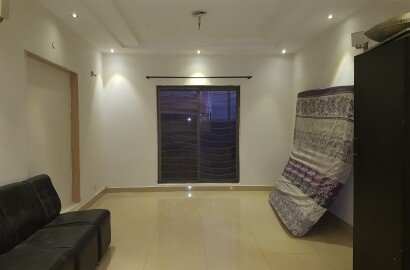 10 Marla Full House available for Rent in Bahria town Lahore