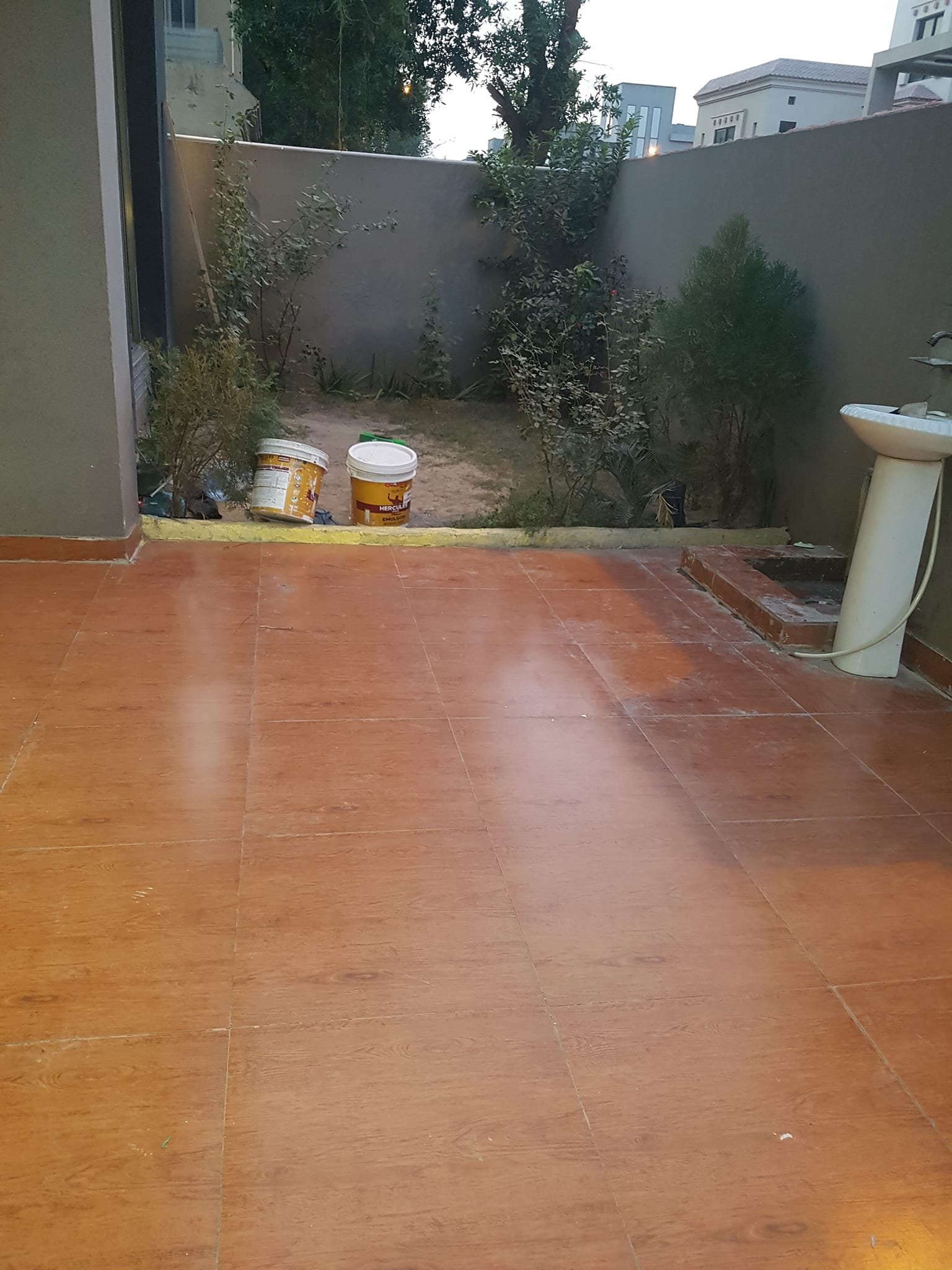 10 Marla Full House available for Rent in Bahria town Lahore
