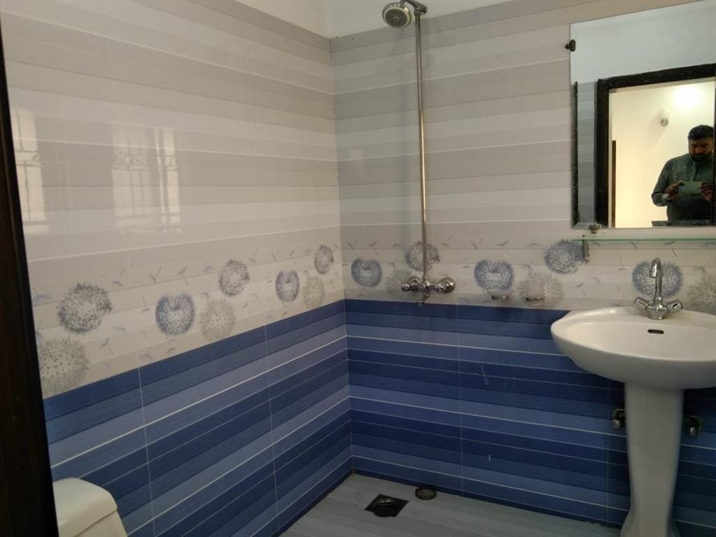 10 Marla New portion for Rent in Bahria town Lahore