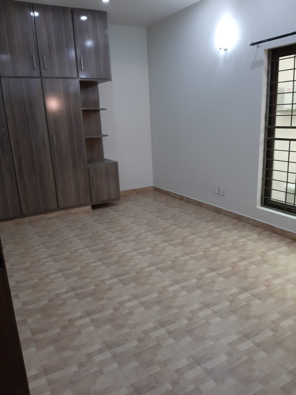 5 Marla Beautiful V. VIP House For RENT in Bahria Town Lahore