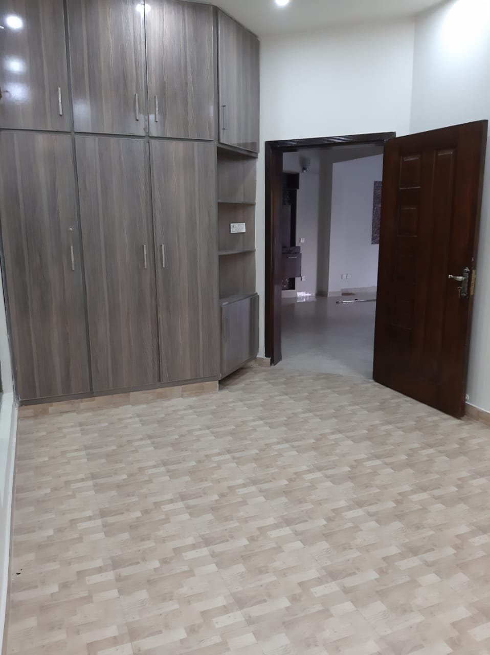 5 Marla Beautiful V. VIP House For RENT in Bahria Town Lahore