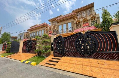 14 MARLA FACING PARK HOUSE FOR SALE in JOHAR TOWN LAHORE