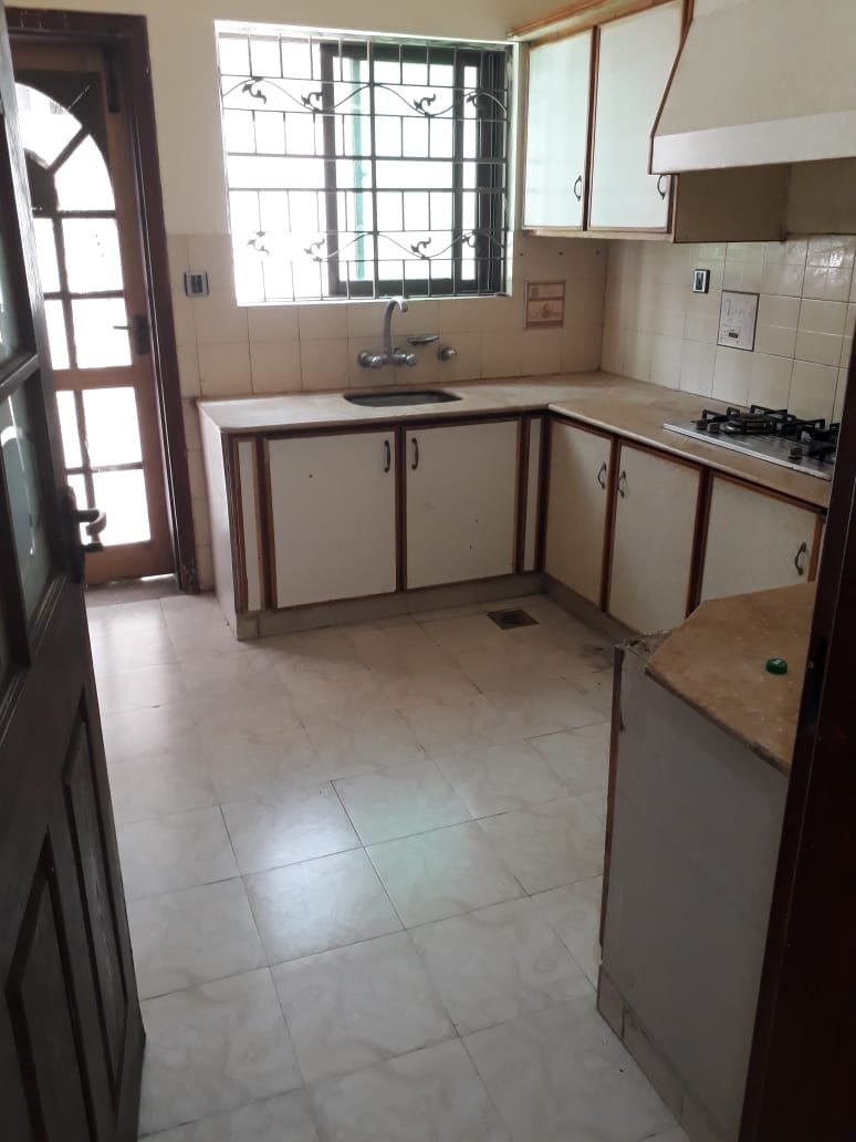 10 Marla Lower Portion Available For Rent in K3 Block Wapda Town Phase 1 Lahore