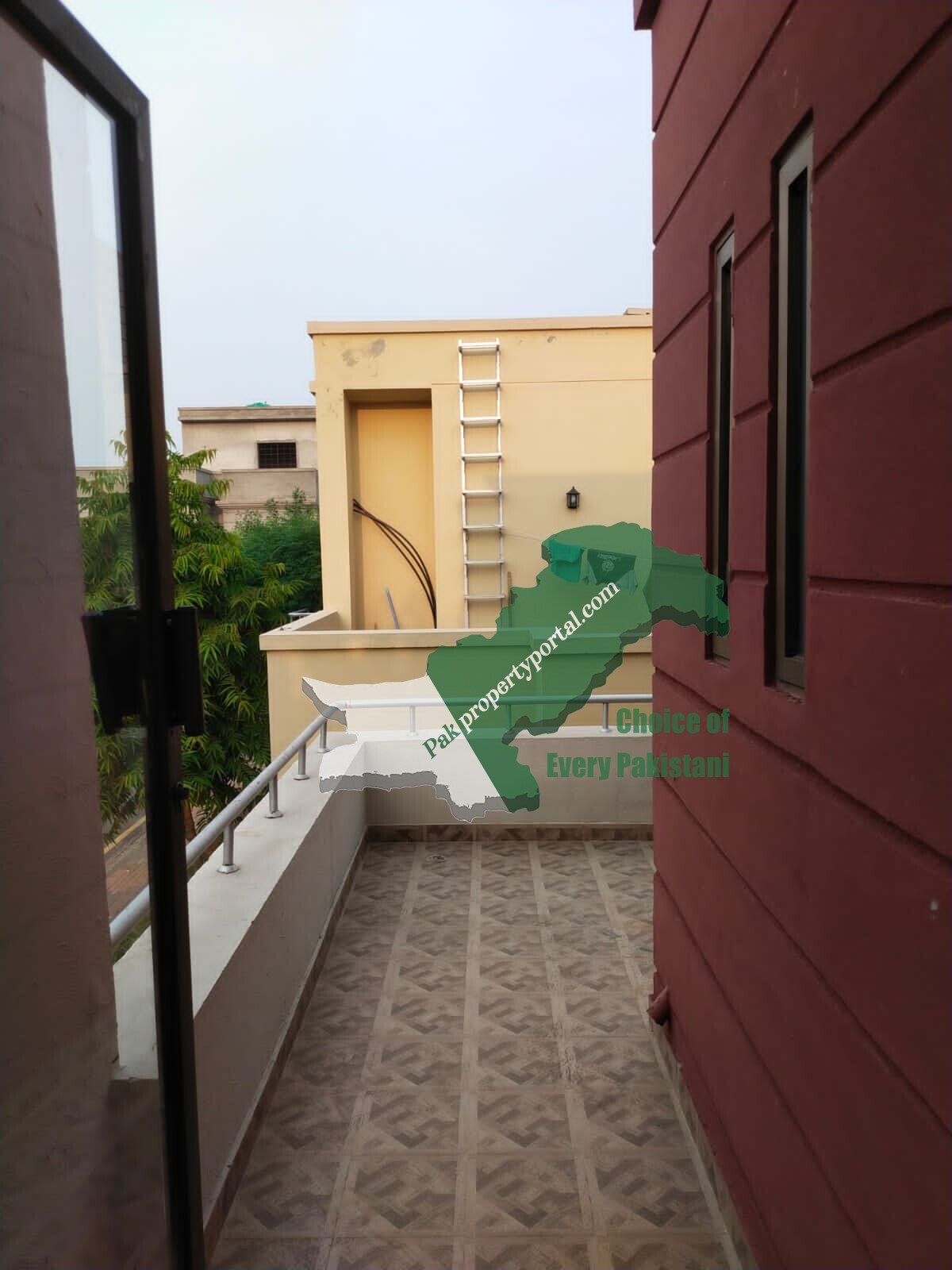 6 Marla upper portion for rent in Dream Gardens Lahore