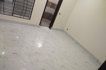 10 marla brand new house available for Rent in dream gardens lahore