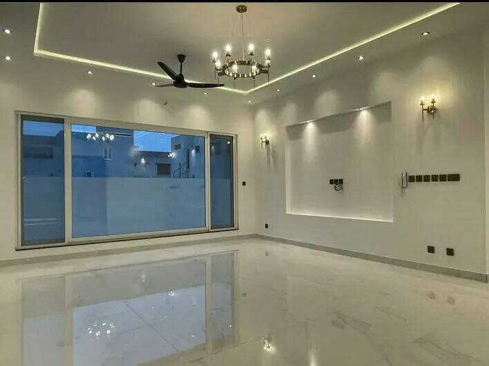 1 Kanal luxurious bungalow for sale in DHA Lahore