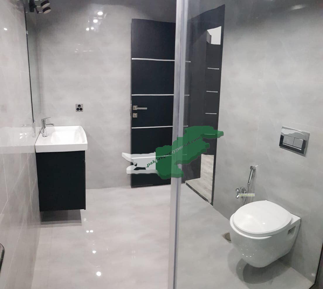10Marla Brand New House For Sale in  Bahria Town Lahore