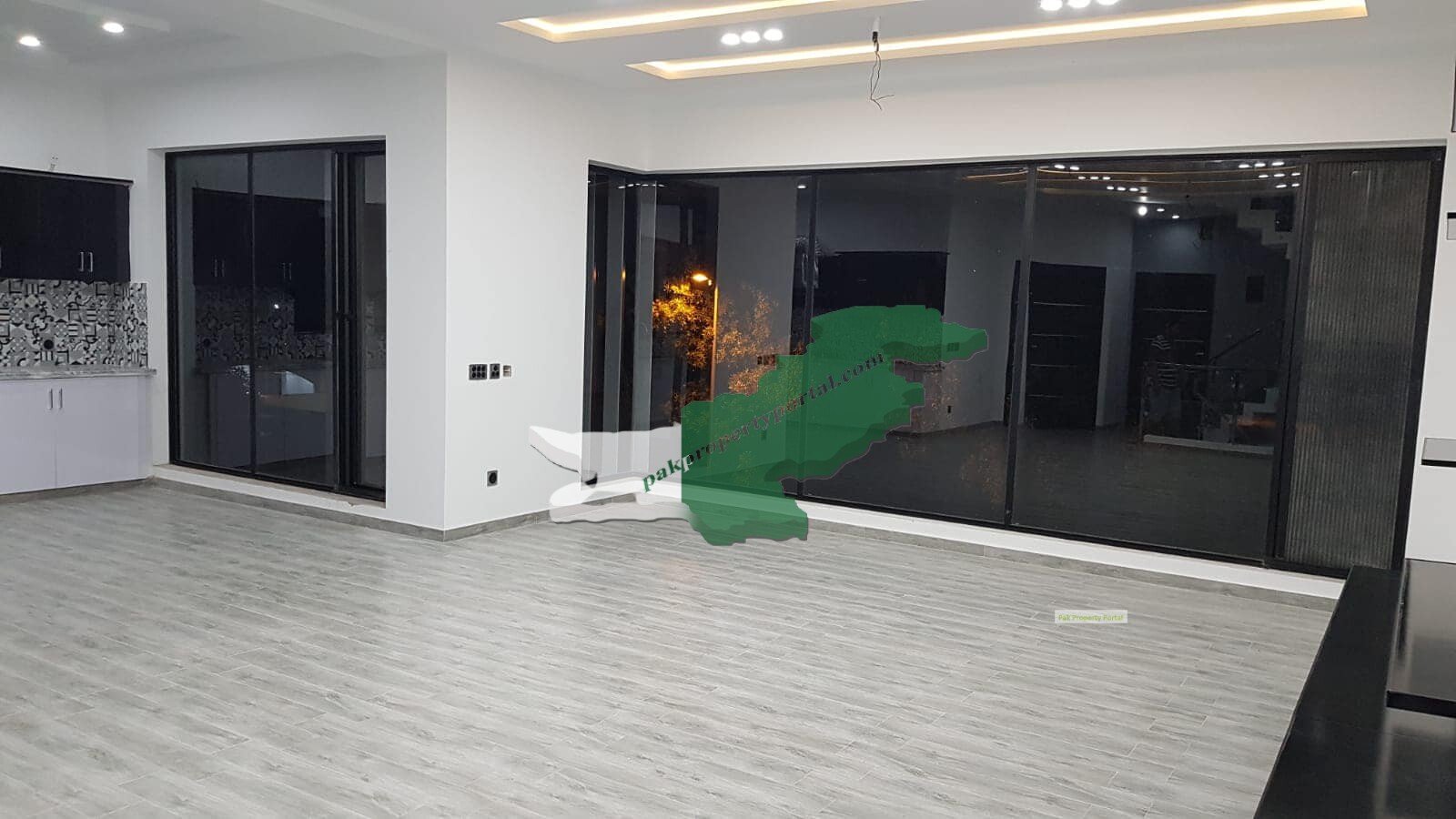 10Marla Brand New House For Sale in  Bahria Town Lahore