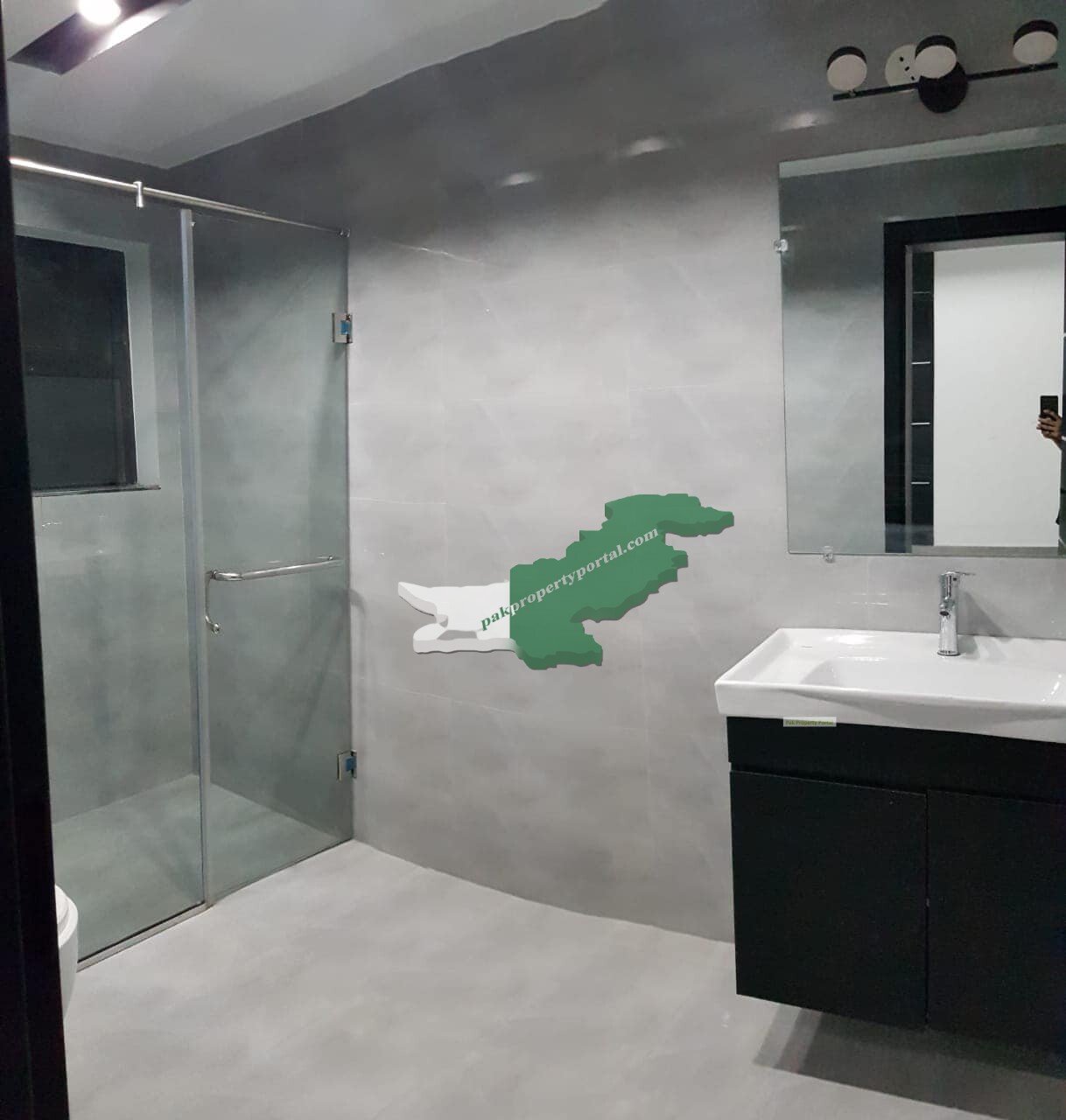 10Marla Brand New House For Sale in  Bahria Town Lahore