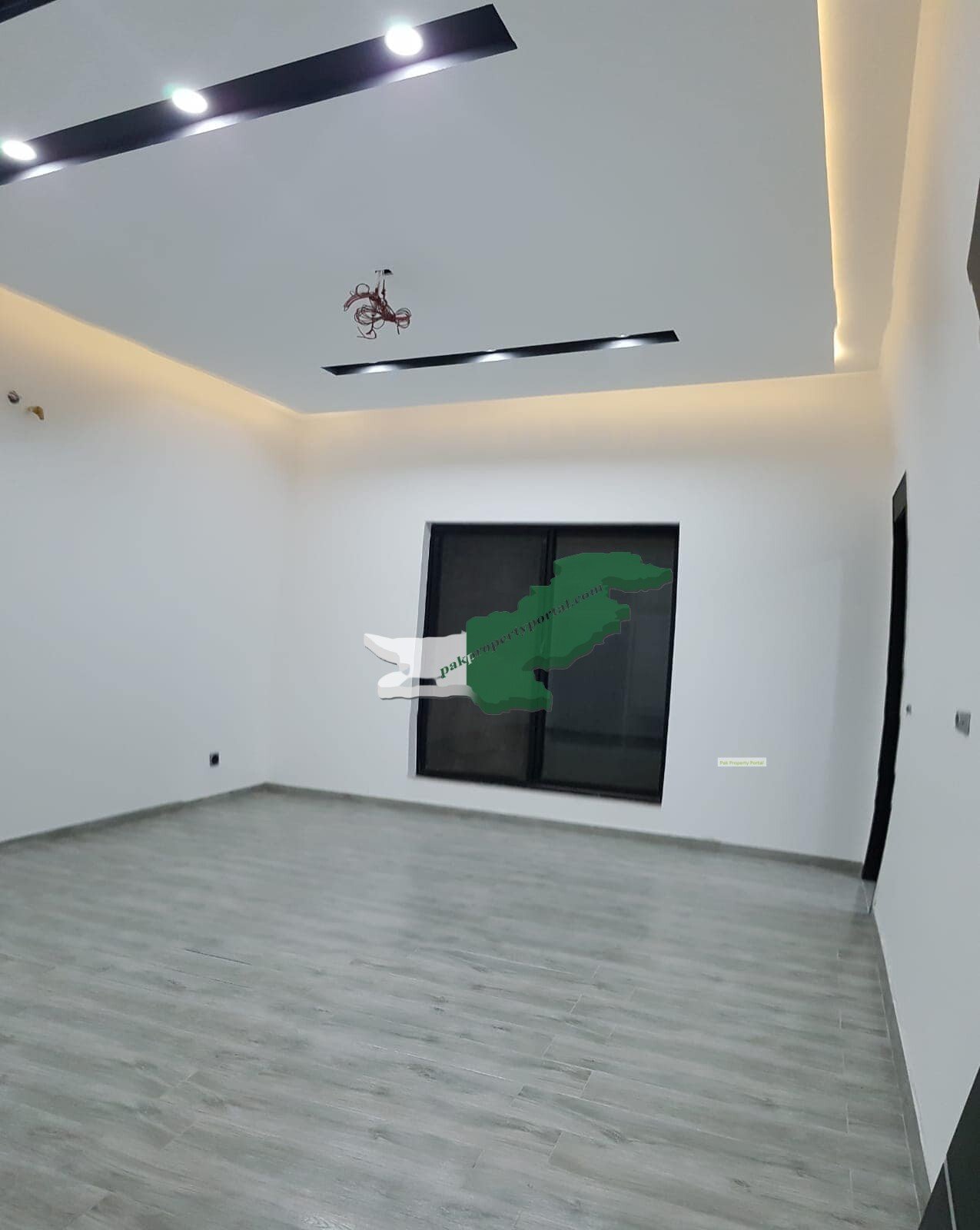 10Marla Brand New House For Sale in  Bahria Town Lahore