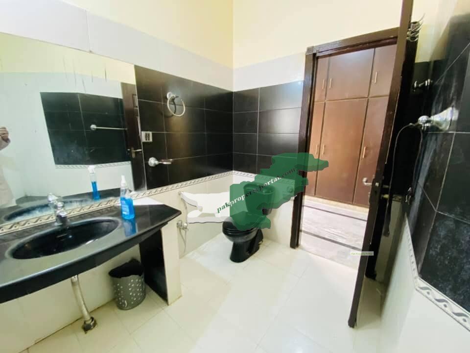 10Marla slightly Used House For Sale in Bahria Town Lahore