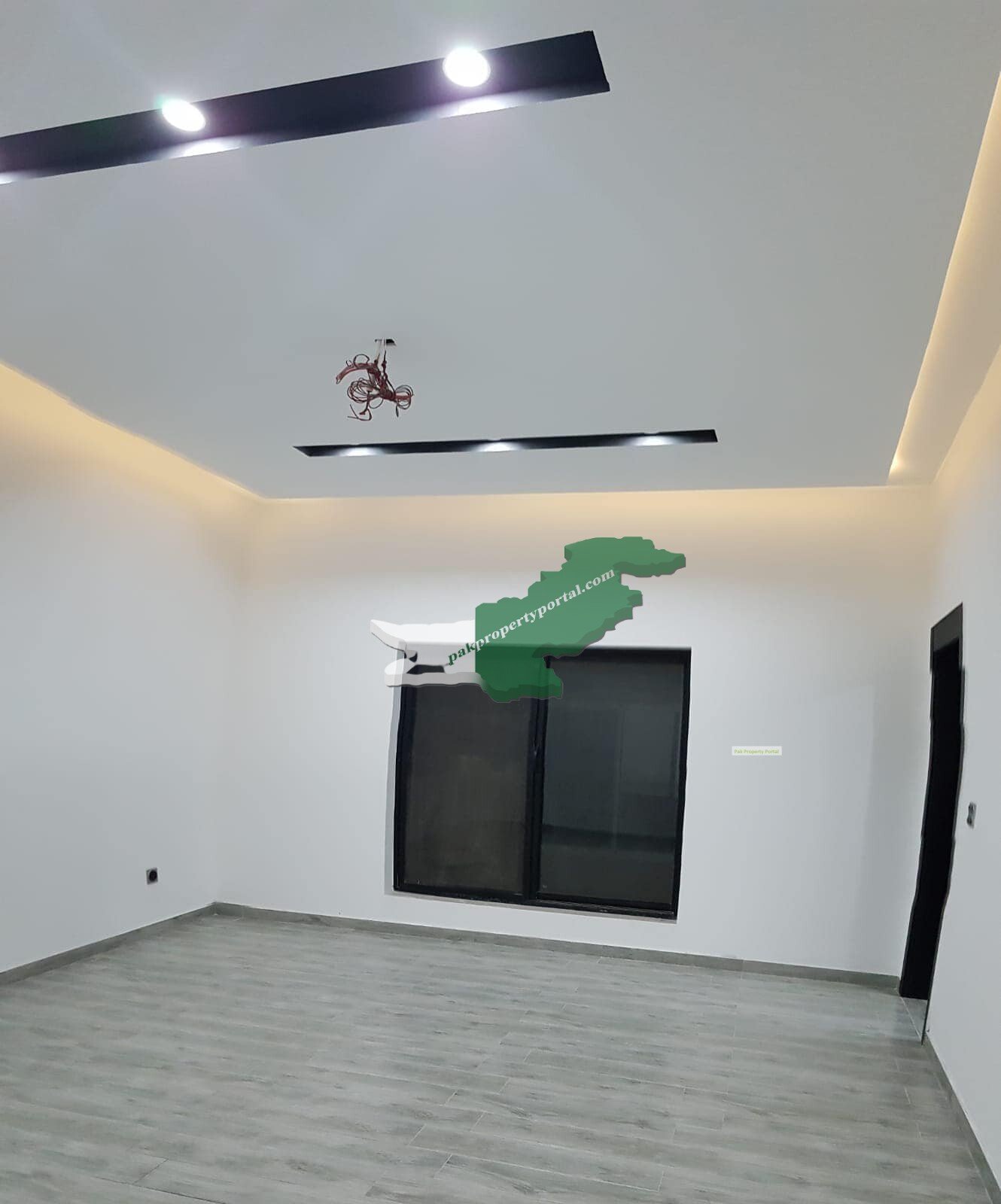 10Marla Brand New House For Sale in  Bahria Town Lahore