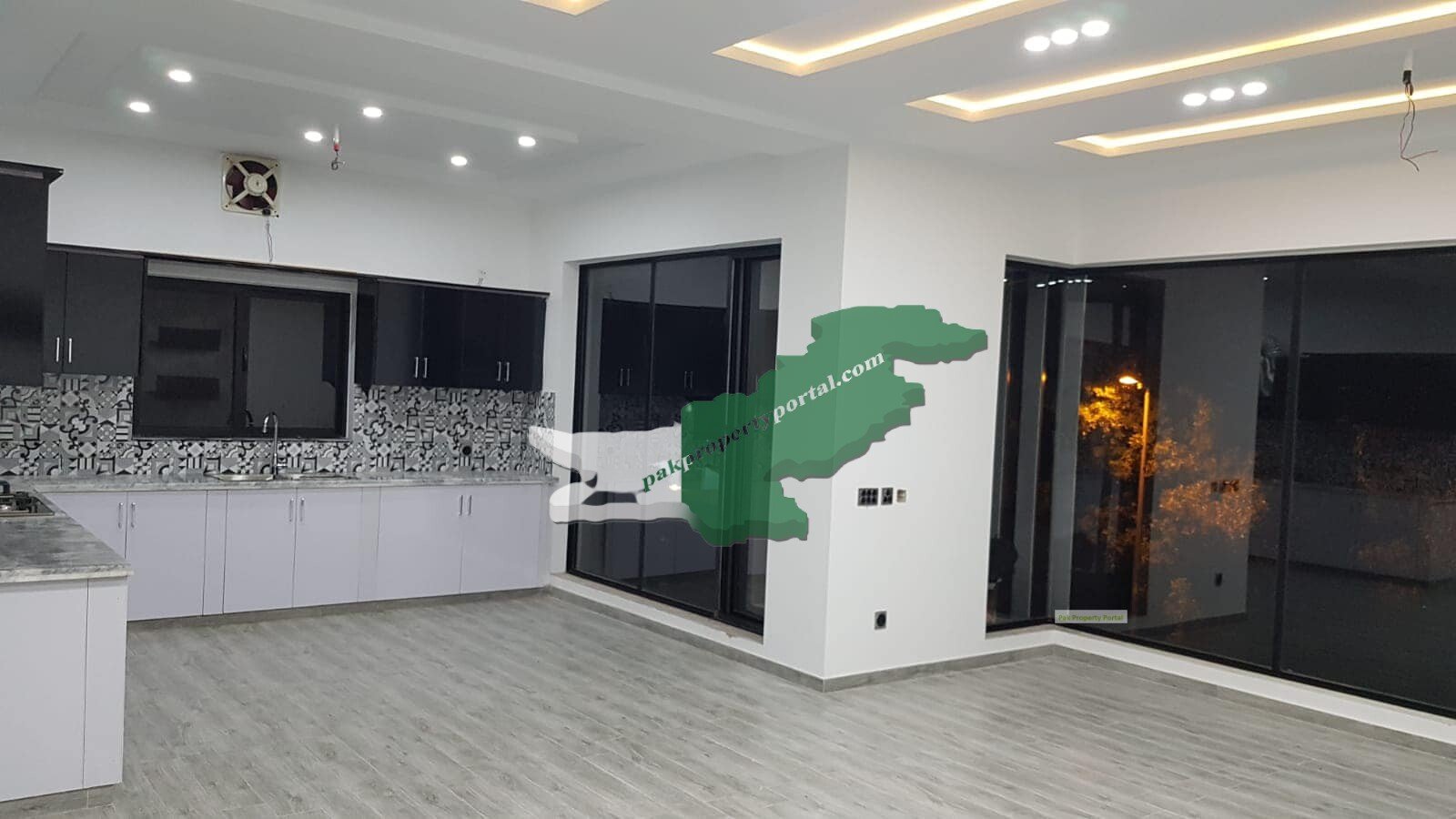 10Marla Brand New House For Sale in  Bahria Town Lahore
