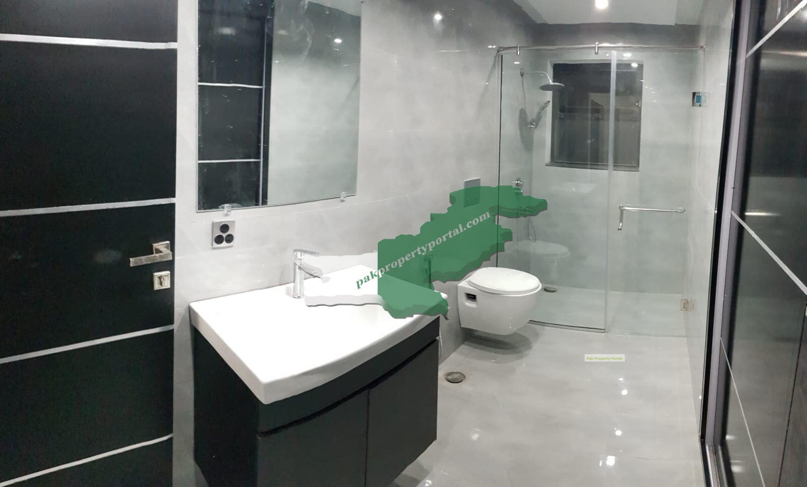 10Marla Brand New House For Sale in  Bahria Town Lahore