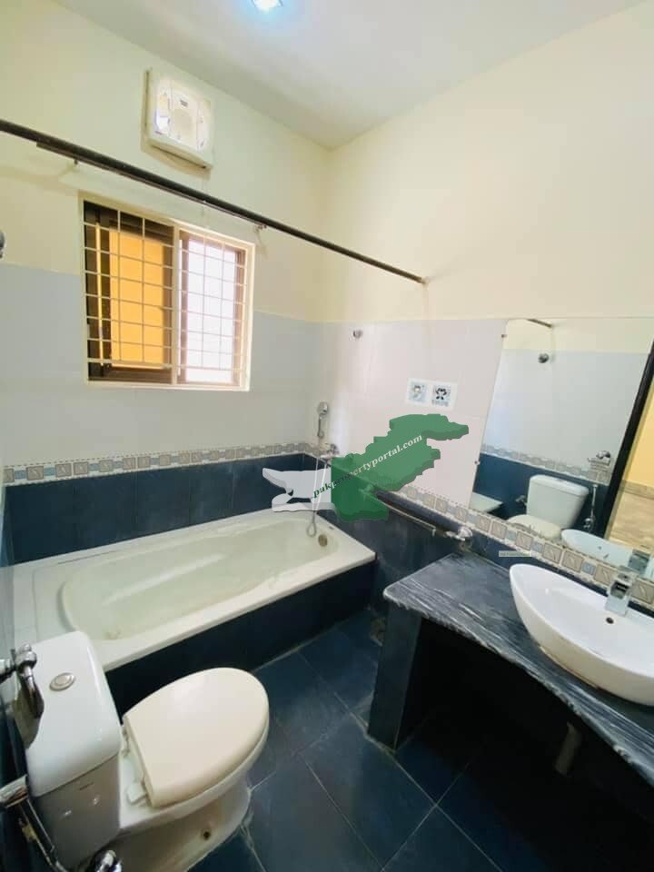 10Marla slightly Used House For Sale in Bahria Town Lahore