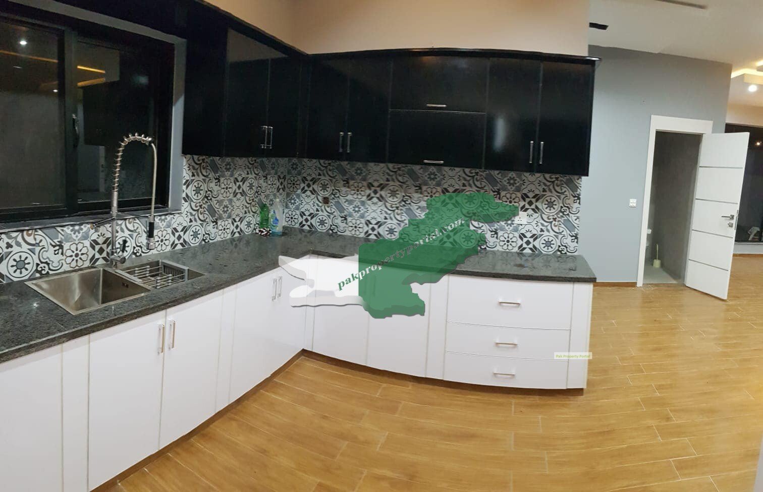 10Marla Brand New House For Sale in  Bahria Town Lahore