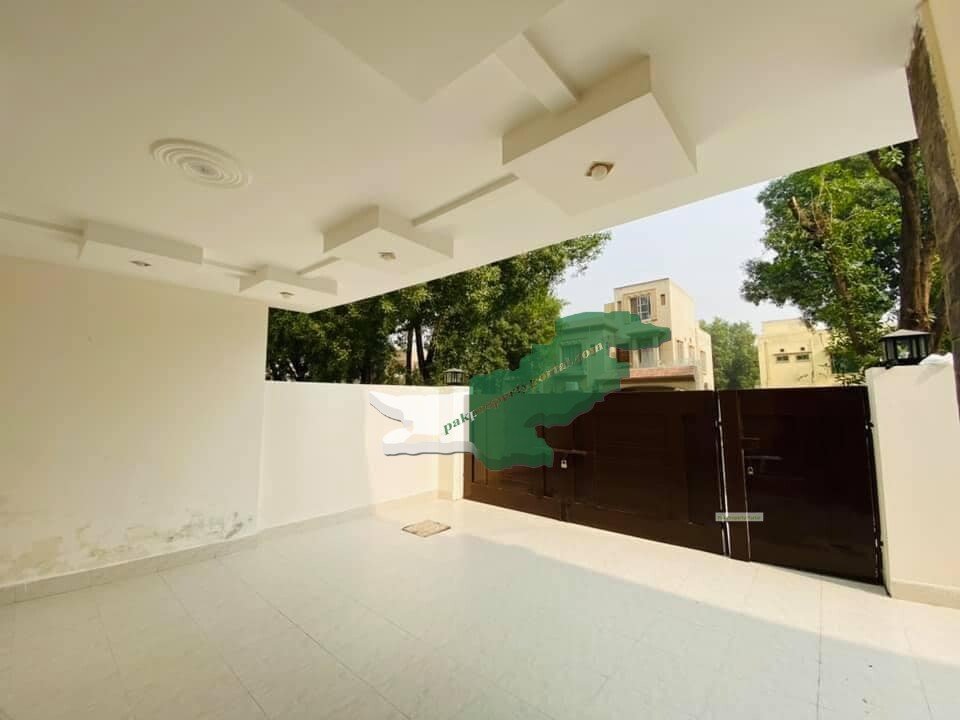 10Marla slightly Used House For Sale in Bahria Town Lahore