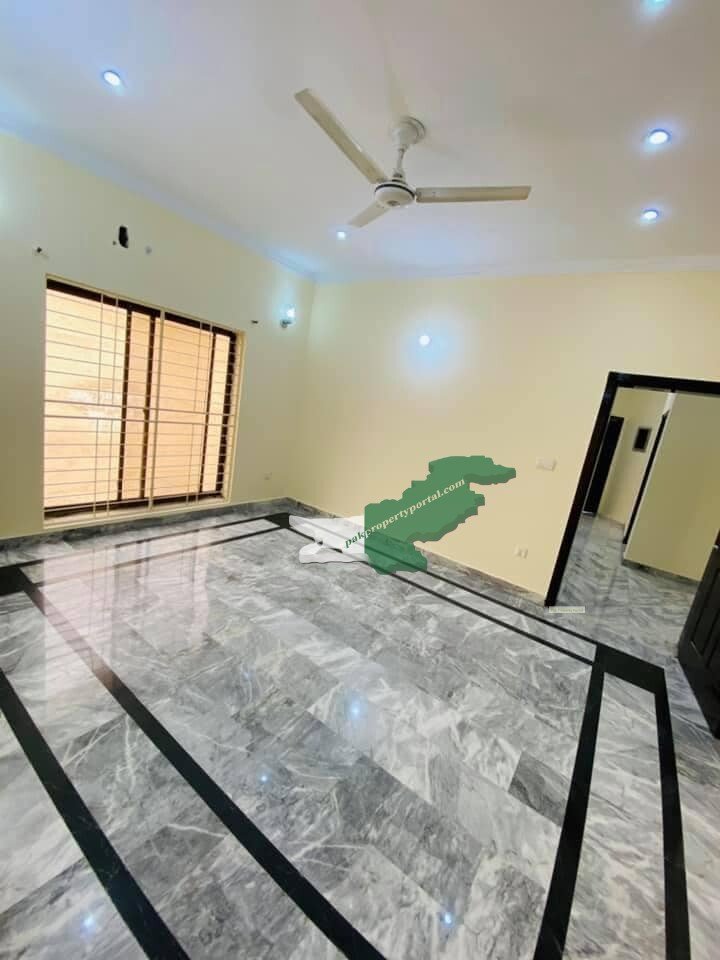 10Marla slightly Used House For Sale in Bahria Town Lahore